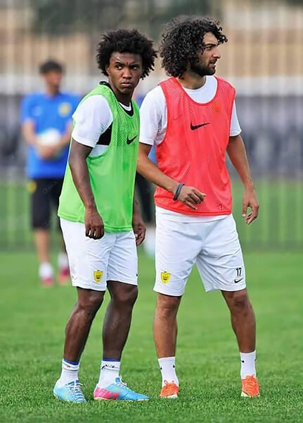 Интервью с Шарифом Мухаммадом, который играл за «Анжи» и рассказал об откатах в молодежке. Сейчас он капитан сборной Афганистана и чемпион Мальдив