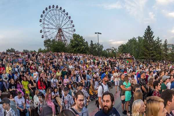 Андрей Травников и Максим Кудрявцев поздравили новосибирцев с Днем города