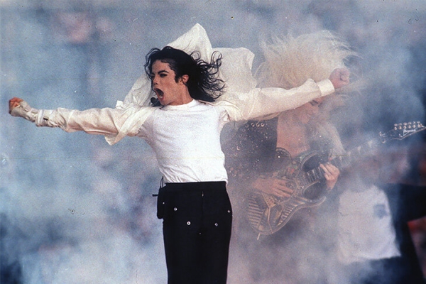 Шоу в перерыве, элитная реклама и вечный Брэди. Как Супербоул изменил мировую поп-культуру