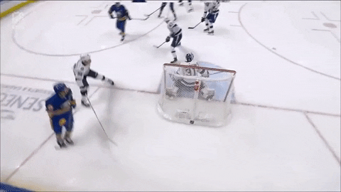 «Тампа» спаслась за 7 секунд до конца, но проиграла в овертайме. Похоже, впереди трудные два месяца