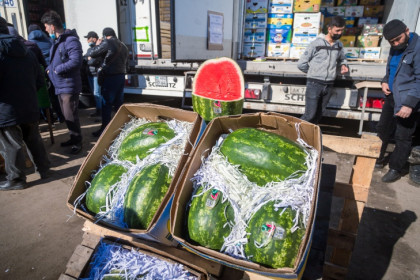 Казахстанская клубника стала киргизской на рынках Новосибирска в мае-2024