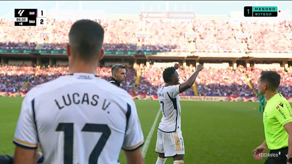 Винисиус издевался над фанатами «Барсы» – в ответ на оскорбления. Анчелотти пришлось уводить его за руку