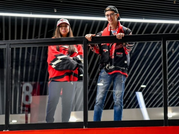 На месте «Арены-Омск», которая взбесила Абрамовича и развалилась за 11 лет, теперь уникальный стадион. Кто и за сколько это провернул?