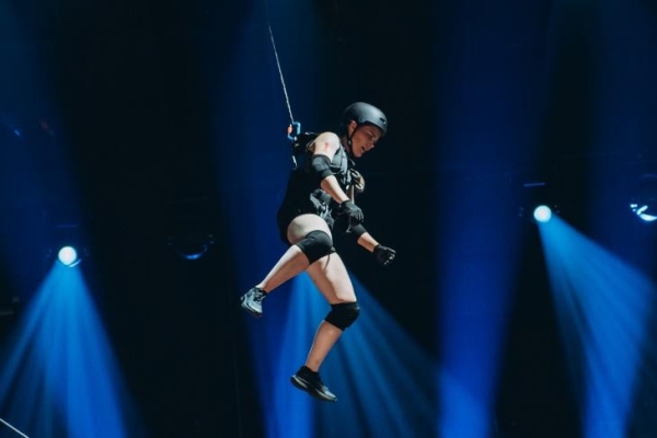 Женщина-космонавт Кикина покинула шоу «Титаны» после испытания с канатом