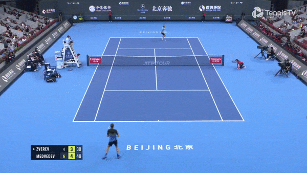 Медведев провел один из лучших матчей года и вышел в финал Пекина. Уже 8-й в сезоне