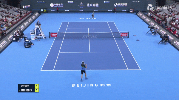 Медведев провел один из лучших матчей года и вышел в финал Пекина. Уже 8-й в сезоне