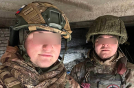 Перелом мизинца получил Митя Фомин в борьбе за 10 млн на шоу «Выжить в Самарканде»