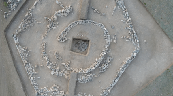 В Казахстане обнаружили необычную шестиугольную пирамиду бронзового века - Hi-News.ru