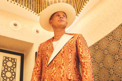 Перелом мизинца получил Митя Фомин в борьбе за 10 млн на шоу «Выжить в Самарканде»