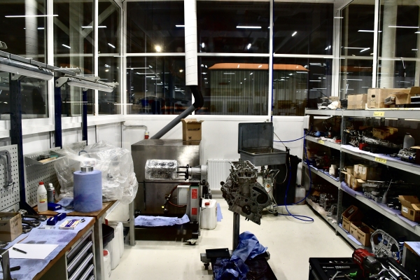 В Москве уже делают гоночные прототипы, хоть никто и не верил! Побывали на заводе и изучили процесс до винтика