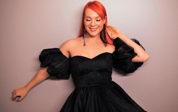 Певица TARABAROVA сняла клип, не нарушая карантин