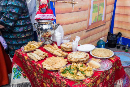 Блинный рекорд установлен на Масленицу-2025 под Новосибирском