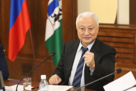 Весенние первоцветы появились из-под снега в Новосибирске