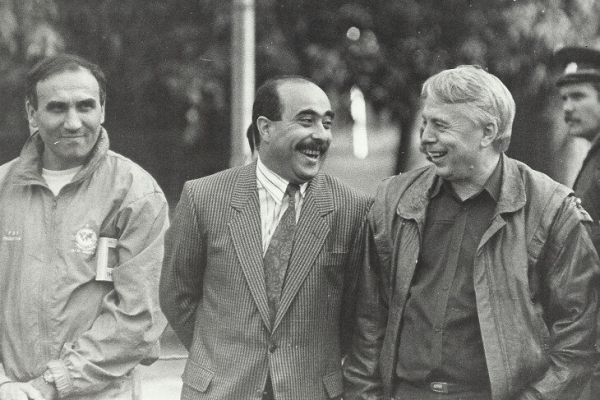 «Асмарал» мог стать «Краснодаром», будь Хусам дипломатичнее». Разговор с режиссером фильма о самом удивительном клубе 90-х