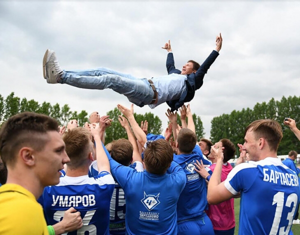 «Полный беспредел». Игроки «Крыльев» после матчей защищают Николая Ларина, которого судят за мошенничество 