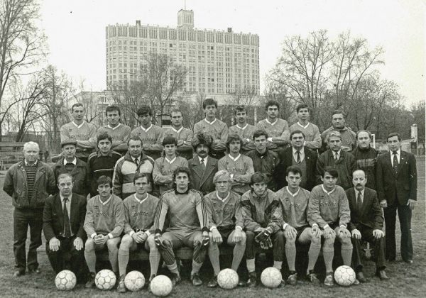 «Асмарал» мог стать «Краснодаром», будь Хусам дипломатичнее». Разговор с режиссером фильма о самом удивительном клубе 90-х