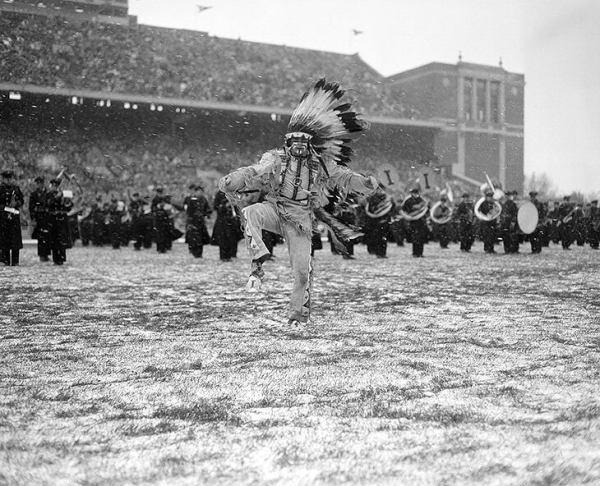 Шоу в перерыве, элитная реклама и вечный Брэди. Как Супербоул изменил мировую поп-культуру