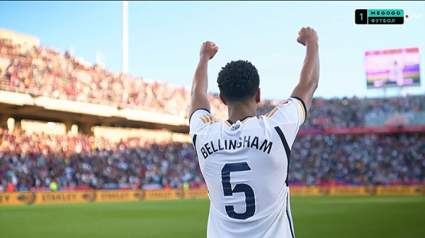 Винисиус издевался над фанатами «Барсы» – в ответ на оскорбления. Анчелотти пришлось уводить его за руку