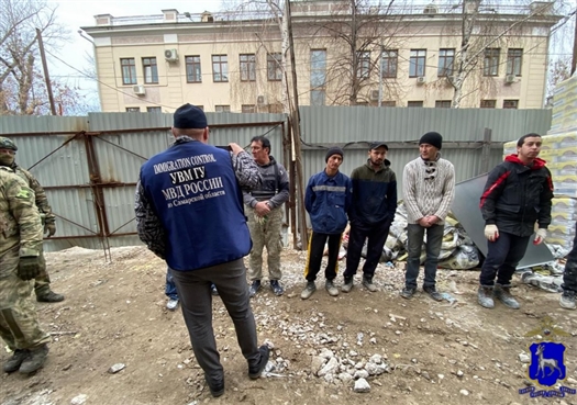 На стройке в Самарском районе полицейские обнаружили четырех нелегалов