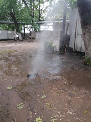 Гейзеры и уничтоженные дворы: жители Самары пожаловались на тепловиков