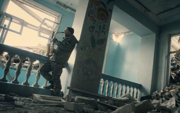 Украинские военные исполнили мировые рождественские хиты