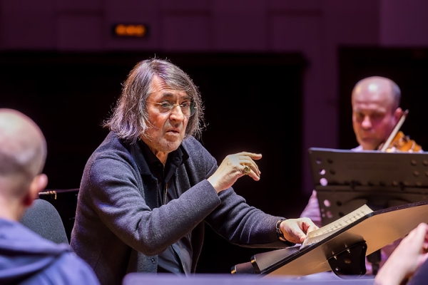 Убийство Калигулы и звериный карнавал показали в Новосибирске Башмет и Хабенский