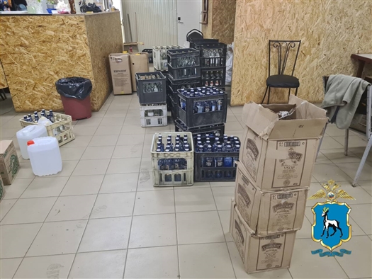 Полицейские изъяли сотни литров алкоголя без документов в Самарской области