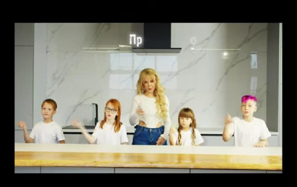 Алина Гросу выпустила песню на жестовом языке