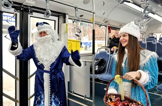 В Самаре по маршруту №67 запустили "новогодний" автобус 