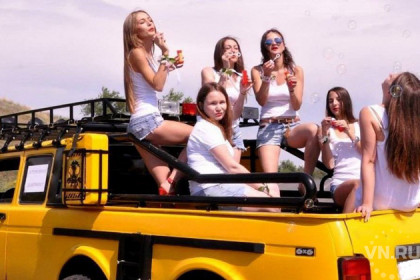 Катапульту для снежков испытали ко Дню студента в Новосибирске