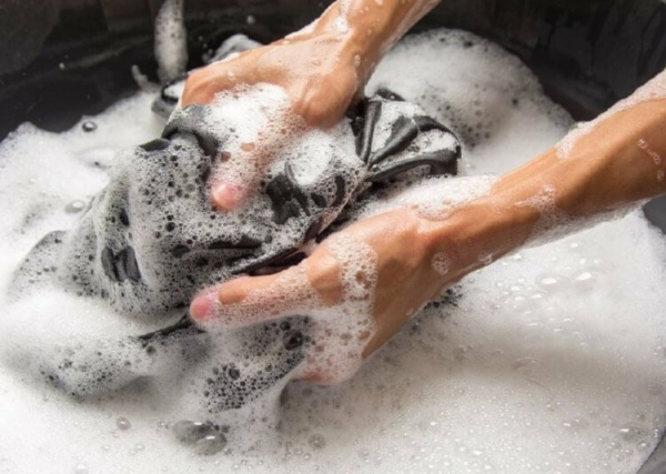 Как стиральный порошок удаляет грязь и пятна - Hi-News.ru