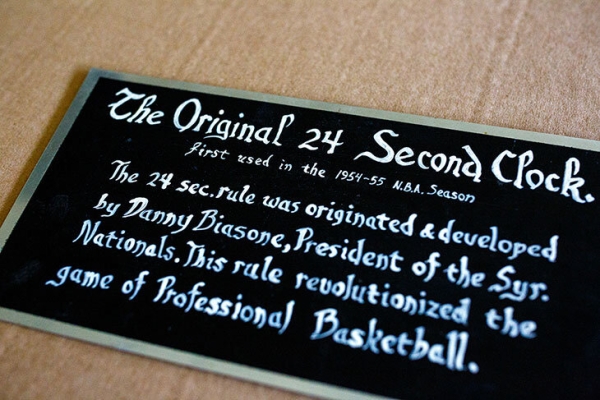 Почему в баскетболе дают именно 24 секунды на атаку