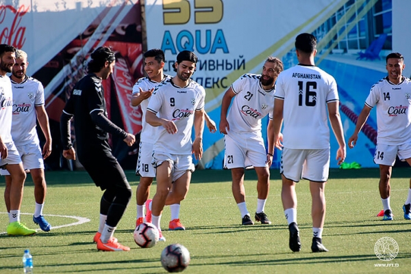 Интервью с Шарифом Мухаммадом, который играл за «Анжи» и рассказал об откатах в молодежке. Сейчас он капитан сборной Афганистана и чемпион Мальдив
