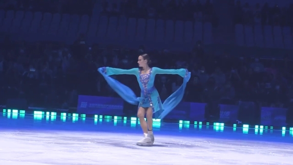 Наши фигуристы дали шоу в Китае: ледяная Щербакова, Трусова с огнем, Загитова с рукавами