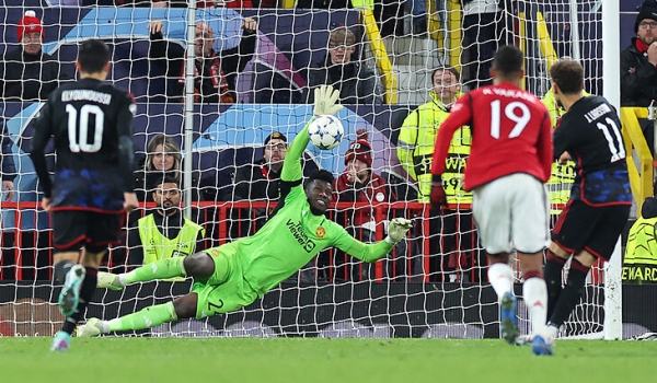 Онана – герой «МЮ»! Вытащил пенальти Йордана Ларссона и спас первую победу в ЛЧ