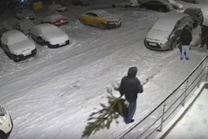 Пять часов в плену сугробов провел заплутавший житель Новосибирска