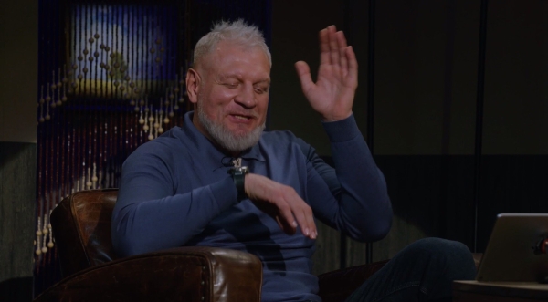 Емельяненко воровал деньги, ездил без номеров после встречи с Путиным и научил весь двор курить. Шоу на шоу у Мусагалиева