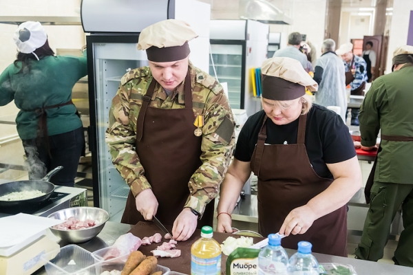 «Антрекот на мине»: фирменными рецептами поделились герои СВО в Новосибирске