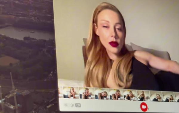 Кароль поразила чувственным клипом в стиле webcam