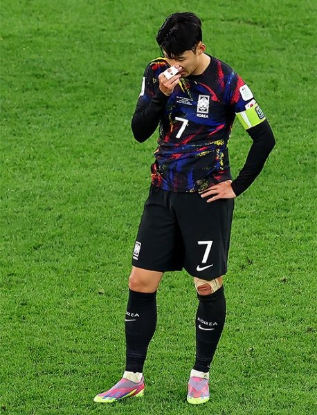 Сон вывихнул палец в драке: хотел усмирить Ли Кан Ина из «ПСЖ» в сборной. Стычка на ужине