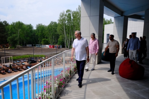 Уникальный туристический объект на Бердском заливе открыл Андрей Травников