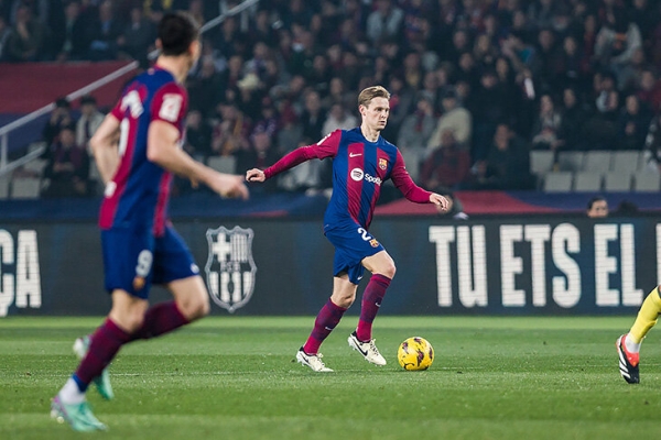 «Меня бесит, что пишет пресса». Френки де Йонг зол из-за инсайдов о зарплате в «Барсе»