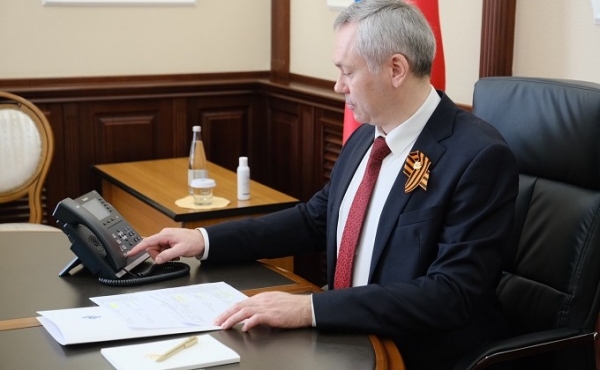 Андрей Травников поздравил ветеранов с Днём Победы 2020