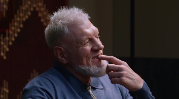 Емельяненко воровал деньги, ездил без номеров после встречи с Путиным и научил весь двор курить. Шоу на шоу у Мусагалиева