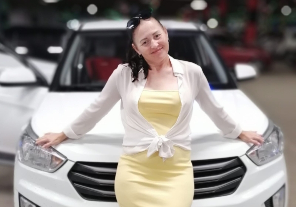 Я леди в чёрном: глухая женщина-водитель в Новосибирске рассказала о работе в такси