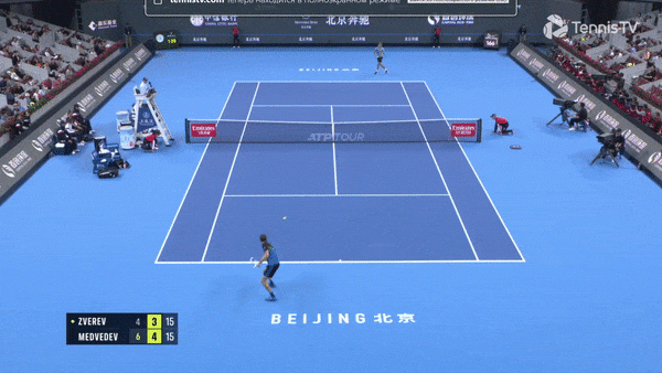 Медведев провел один из лучших матчей года и вышел в финал Пекина. Уже 8-й в сезоне