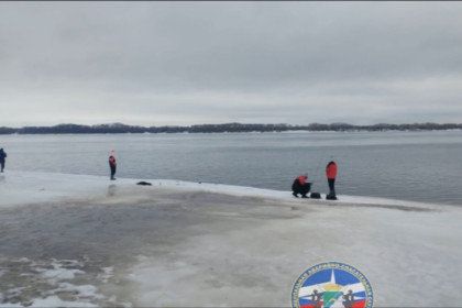 &laquo;Пусть мама услышит&raquo;: ребенок станцевал на льдине в Новосибирске