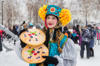 Блинный рекорд установлен на Масленицу-2025 под Новосибирском