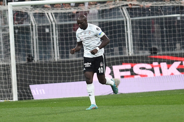 Абубакар пересадил волосы и симулировал травму – чтобы не играть головой 🤯