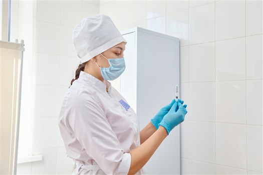 Медработники приглашают пройти диспансеризацию и сделать прививку от гриппа